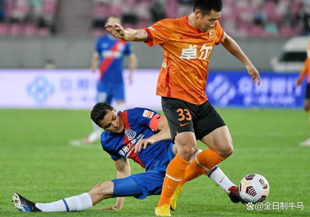 转折点！上海申花调整名单，西甲冲刺阶段攻防权衡，媒体盛赞，团队化学反应显著(上海申花最新消息引援)