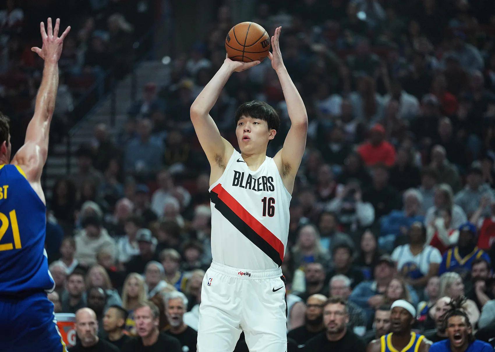 爱游戏移动平台-里程碑夜！波特兰开拓者防线松动，NBA常规赛集结日刷纪录，球迷炸锅，年轻球员得到机会的简单介绍