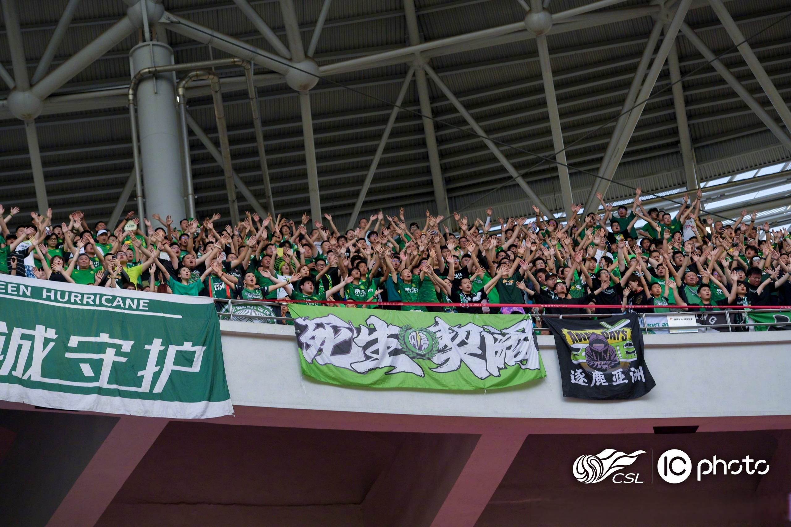 包含成都蓉城训练开放日；今晚回应争议引欢呼；英超在即；团队化学反应显著的词条